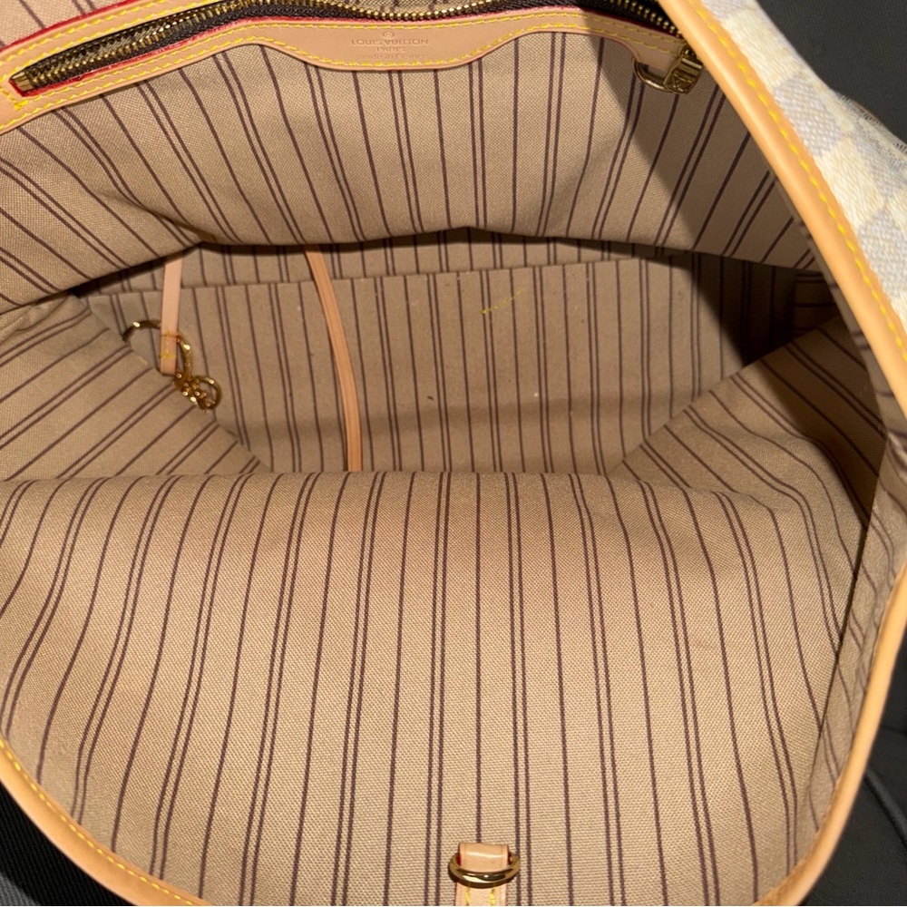LV Checkered Handbag - Picture 4 of 6
